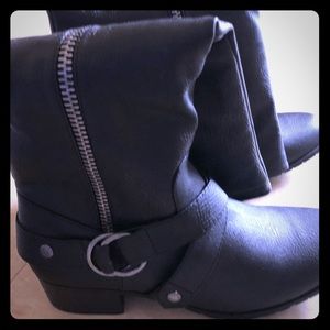 Tall black boots NWOT